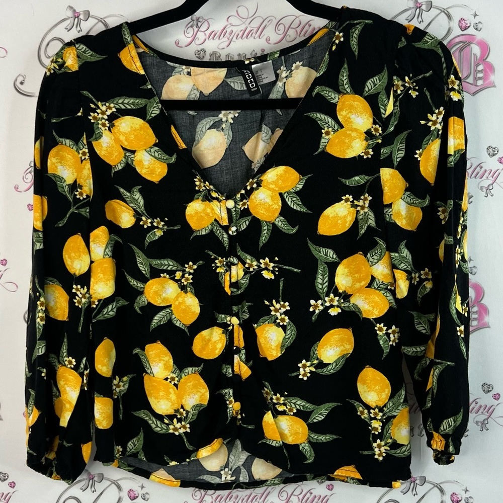 H&M long sleeve buttons lemons 🍋 Black Top with Yellow Lemon Print green black